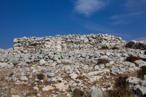 The Altar seen from the front - notice the ram in the middle and the two enclosures on the side that were filled with ash.